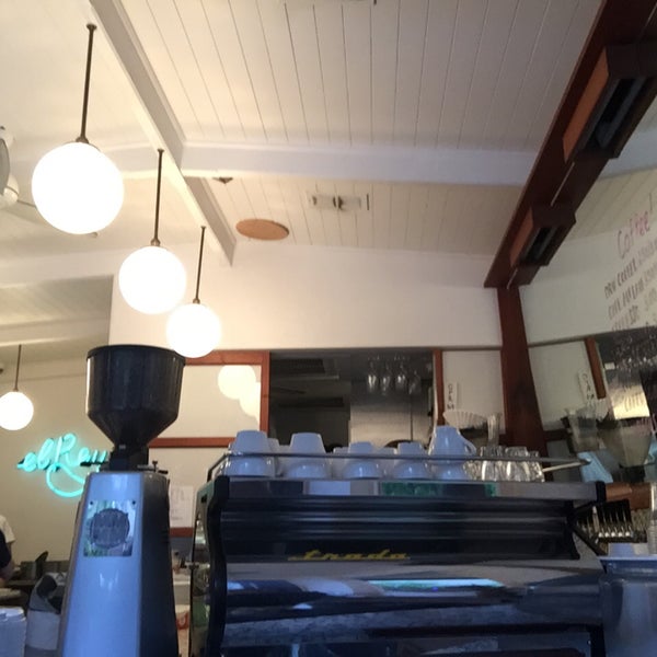 5/6/2017에 John W.님이 El Rey Coffee Bar &amp; Luncheonette에서 찍은 사진