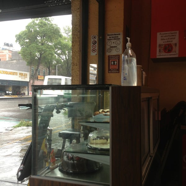 8/15/2013 tarihinde Ernesto R.ziyaretçi tarafından La Buena Taza de Café'de çekilen fotoğraf