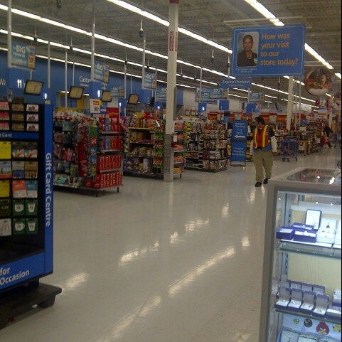 Foto scattata a Walmart da Michael C. il 12/7/2012