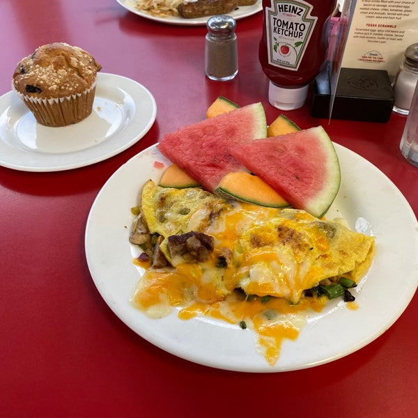 Hof's Hut American Restaurant in Long Beach