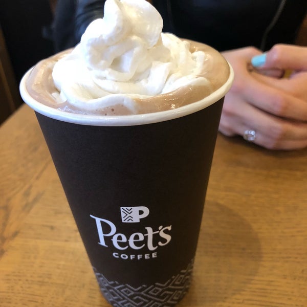 Foto tomada en Peet&#39;s Coffee &amp; Tea  por Jinny el 6/5/2018