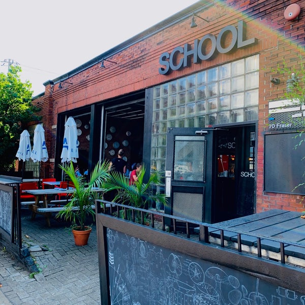 Foto tirada no(a) SCHOOL Restaurant por 🦅 em 8/17/2019