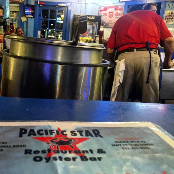 Das Foto wurde bei Pacific Star Restaurant &amp; Oyster Bar - Austin von Maggie C P. am 11/11/2015 aufgenommen