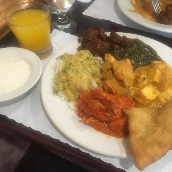 I always get the buffet. It’s nicely spiced, a little more flavorful than other places. Waiters offer samosas with the buffet, and they have self-serve mango lassi.