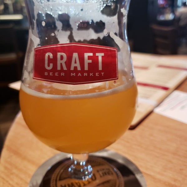 Das Foto wurde bei CRAFT Beer Market von I. Q. am 8/14/2019 aufgenommen