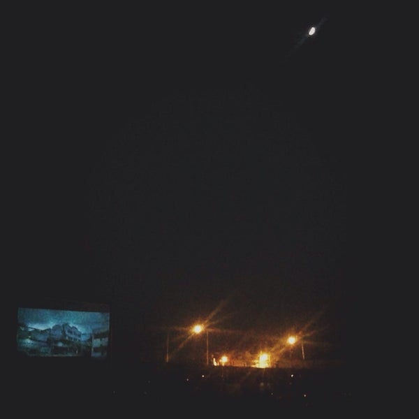 Photo taken at Moonrise Autocinema by Horacio R. on 8/2/2014