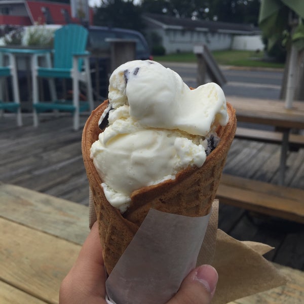 Photo taken at Island Creamery by Gresszy A. on 8/20/2018