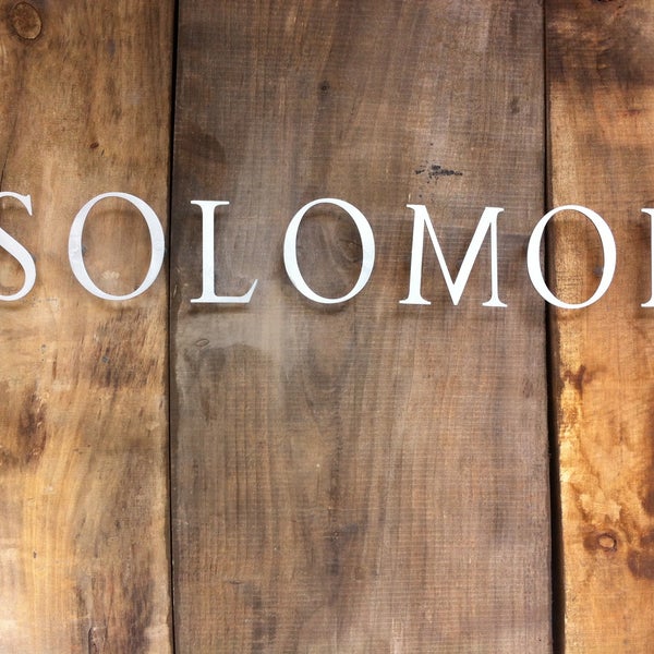 5/14/2013にАлександра Л.がSolomon Meat &amp; Wineで撮った写真