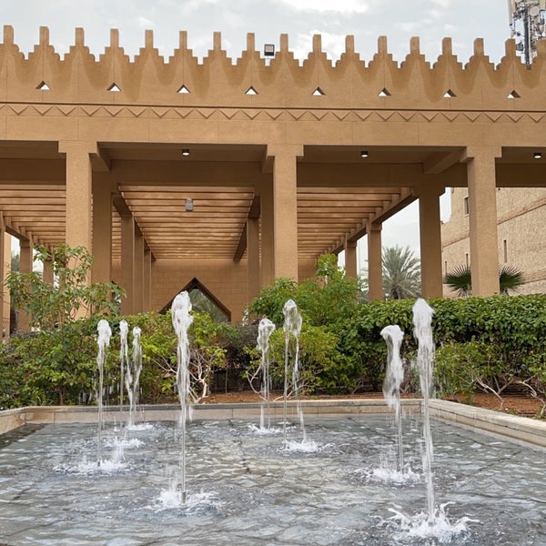 ساحة الكندي السفارات Diplomatic Quarter
