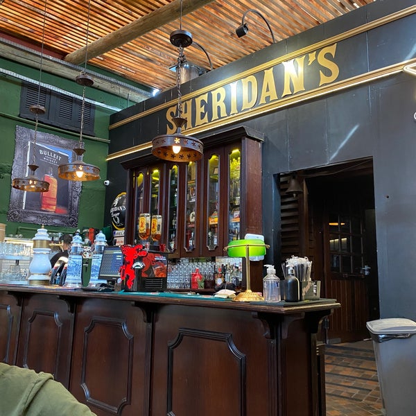 Photo taken at Sheridan&#39;s Irish Pub by Henrique R. on 11/6/2021