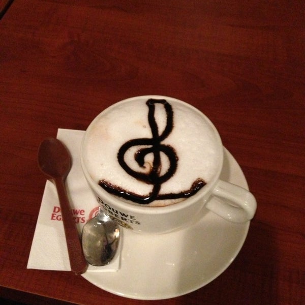 3/20/2013 tarihinde 👸Asiye👸 K.ziyaretçi tarafından Douwe Egberts Coffee &amp; Restaurant'de çekilen fotoğraf