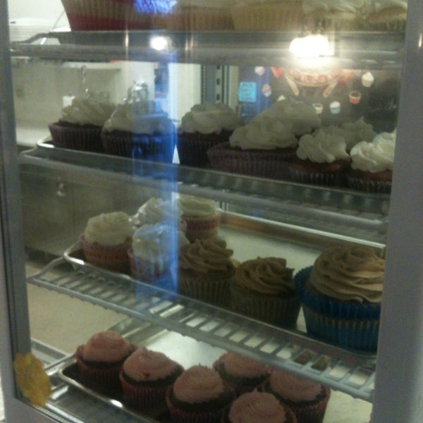 5/8/2013にSeth S.が&quot;B&quot;Sweet Cupcakesで撮った写真