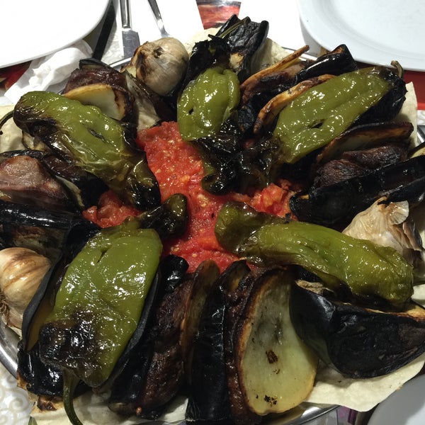 12/6/2015 tarihinde Hatice N.ziyaretçi tarafından Teras Anadolu Sofrası-Tokat Kebabı'de çekilen fotoğraf