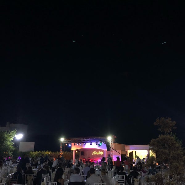 9/16/2018 tarihinde Güray K.ziyaretçi tarafından Altınkalp Restaurant Düğün Salonu'de çekilen fotoğraf