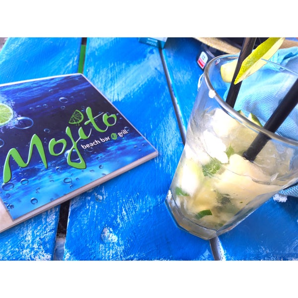 Das Foto wurde bei Mojito Beach Bar and Rooms von Güray K. am 8/8/2015 aufgenommen