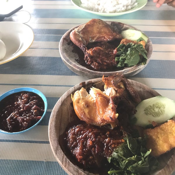 Ayam Penyet Medan Kg Abu Bakar Baginda