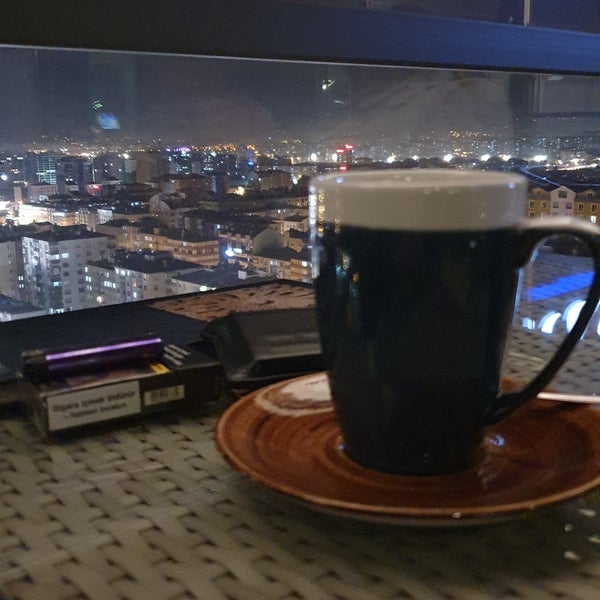 Foto tirada no(a) Radisson Blu Hotel, Roof Lounge por &#39;&#39;Büşra C. em 10/31/2023