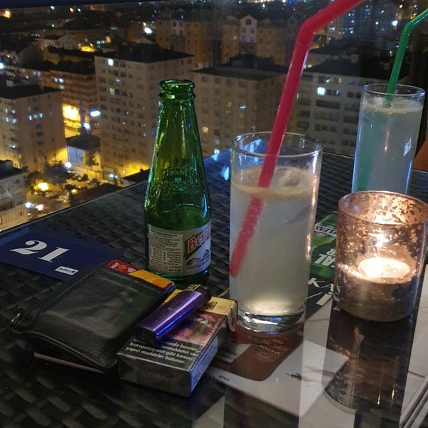 Снимок сделан в Radisson Blu Hotel, Roof Lounge пользователем &#39;&#39;Büşra C. 8/6/2023