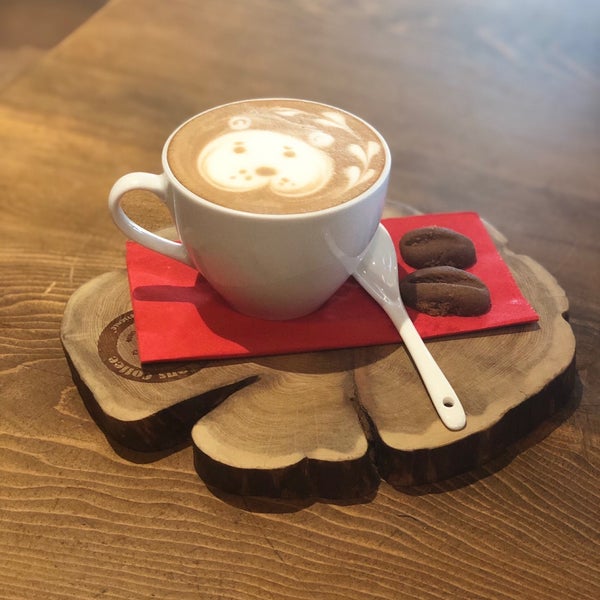 Foto scattata a The Lukkans Coffee da Bahar A. il 3/2/2019