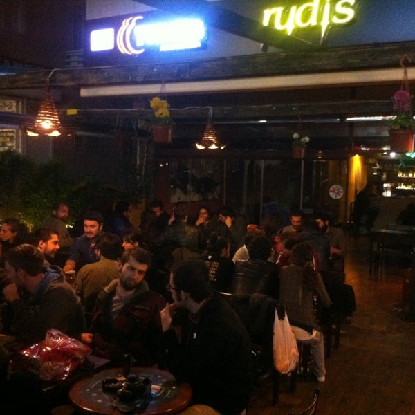 Снимок сделан в Rudis Bar пользователем Volkan S. 4/5/2013