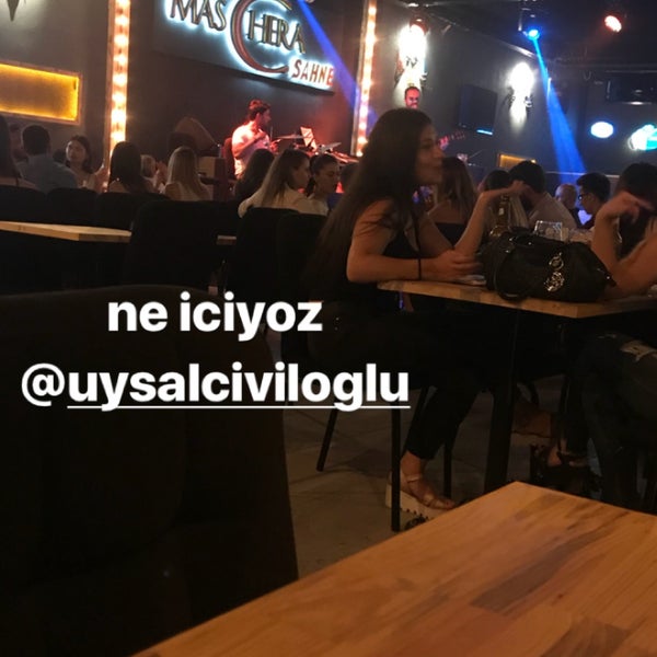 Foto diambil di Maschera Efes Beer Cafe &amp; Bistro oleh Volkan Ü. pada 7/21/2018