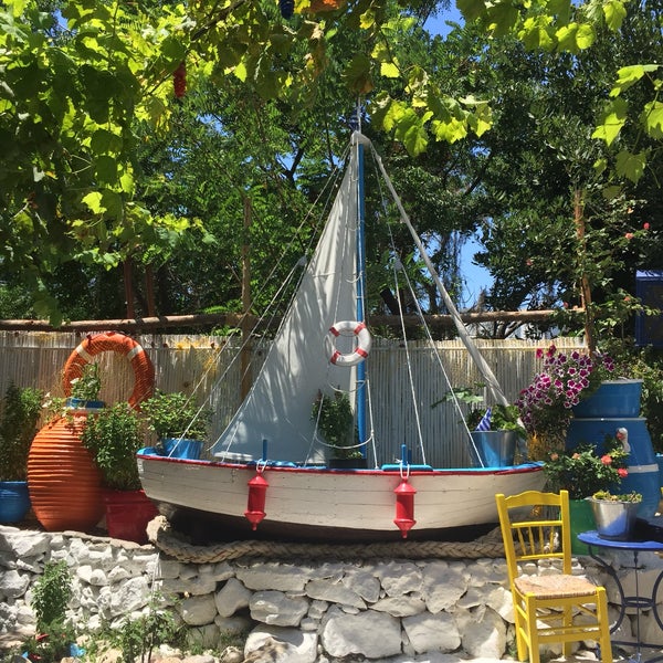 รูปภาพถ่ายที่ The Fish House Taverna โดย Kıymet Ö. เมื่อ 7/8/2017