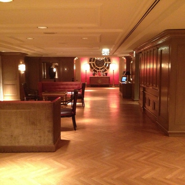 Foto diambil di The Michelangelo Hotel oleh Cynthia H. pada 2/13/2013