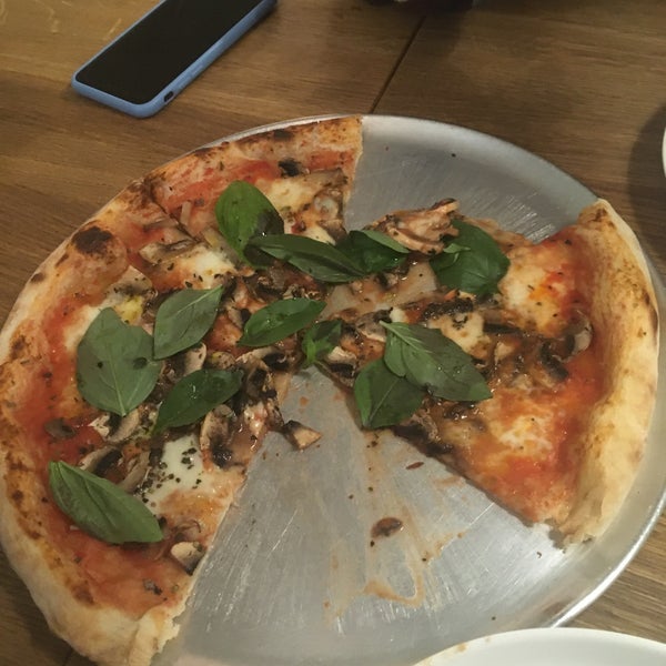1/27/2020 tarihinde Natali S.ziyaretçi tarafından Pizza Pazza'de çekilen fotoğraf