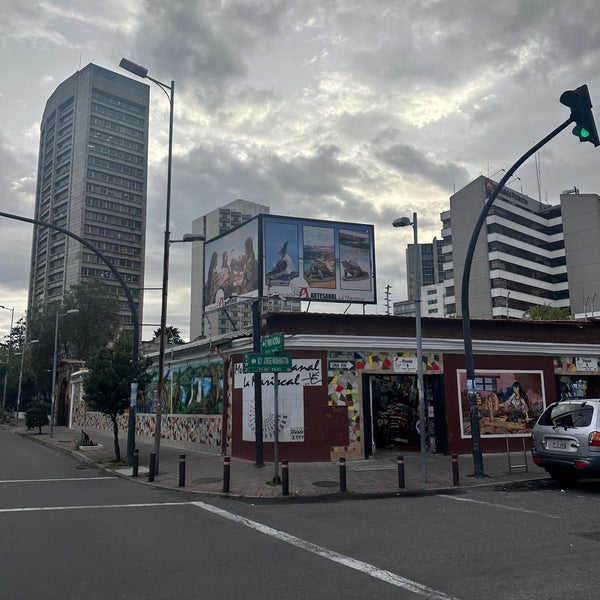 Mercado Artesanal La Mariscal Mariscal Sucre