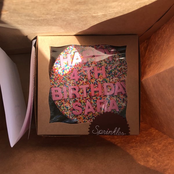 Photo taken at Sprinkles Newport Beach Cupcakes by Dhoha A. on 7/25/2019