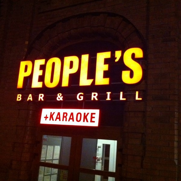 Foto tirada no(a) PEOPLE&#39;S Bar &amp; Grill por Константин Б. em 10/10/2013