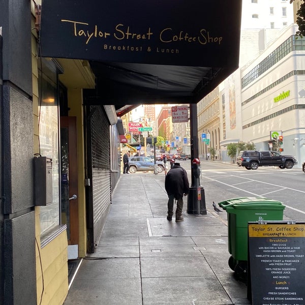 Das Foto wurde bei Taylor Street Coffee Shop von Ryan T. am 5/26/2022 aufgenommen