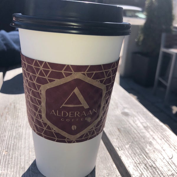 รูปภาพถ่ายที่ Alderaan Coffee โดย Paula W. เมื่อ 4/29/2018