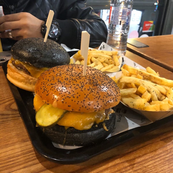 Photos At Black And White Burger Les Halles 31 Rue Saint Denis