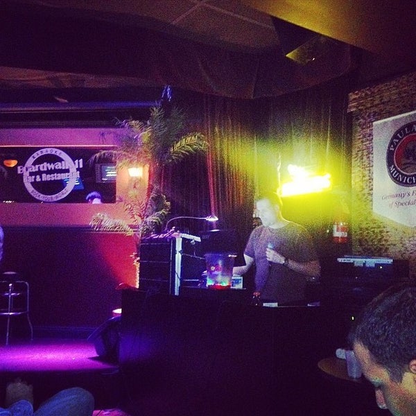 3/23/2014にBrian R.がBoardwalk 11 Karaoke Barで撮った写真