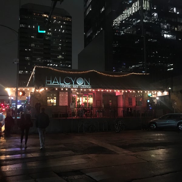 1/20/2018 tarihinde Lizzy H.ziyaretçi tarafından Halcyon Coffee, Bar &amp; Lounge'de çekilen fotoğraf
