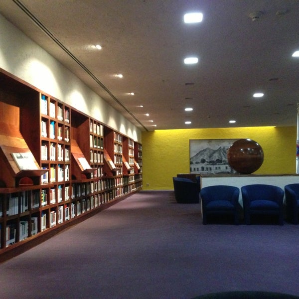Foto tirada no(a) Biblioteca Universitaria &quot;Raúl Rangel Frías&quot; (Magna) por Ruth G. em 2/28/2013