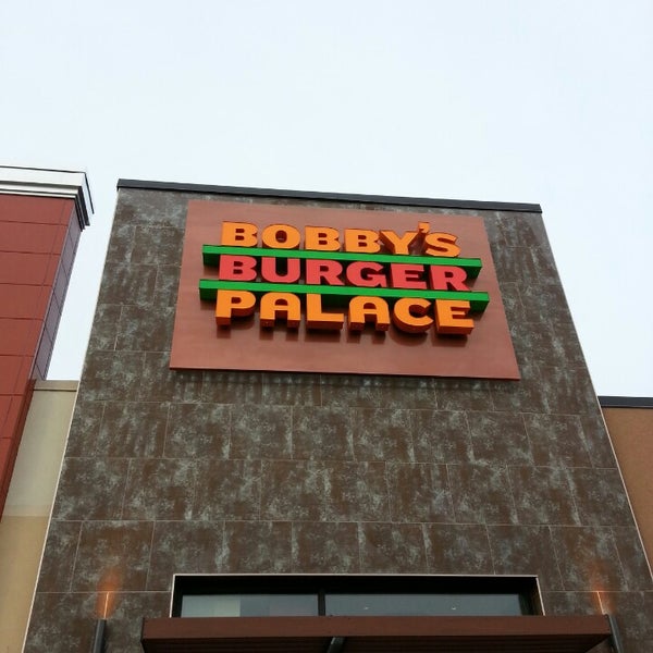 รูปภาพถ่ายที่ Bobby&#39;s Burger Palace โดย Damian L. เมื่อ 3/17/2013