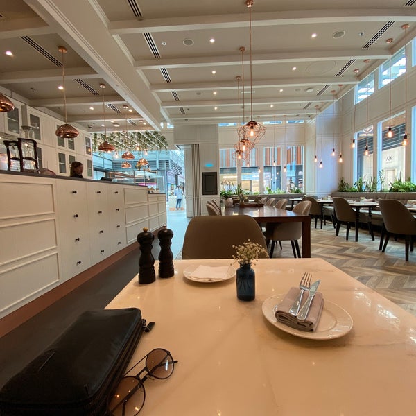 Foto scattata a Mitts &amp; Trays Restaurant and Cafe da . il 2/3/2020