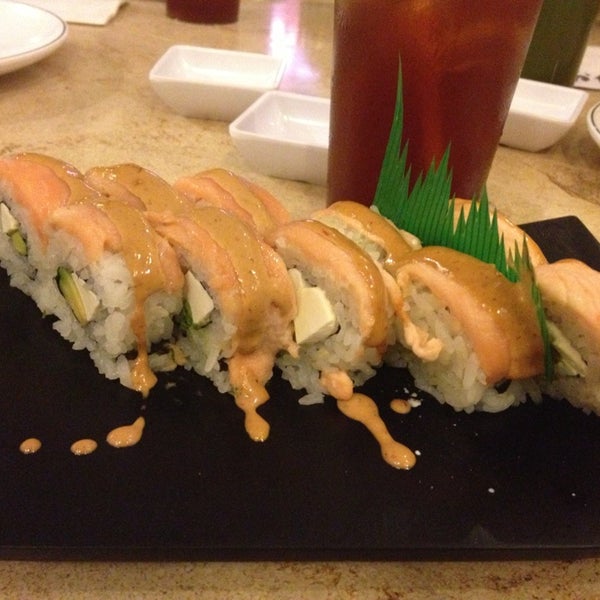 2/8/2013 tarihinde Karen W.ziyaretçi tarafından Sushi Co'de çekilen fotoğraf