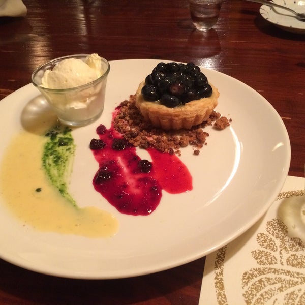 Photo taken at Samurai Restaurant by Jelisse S. on 3/22/2015