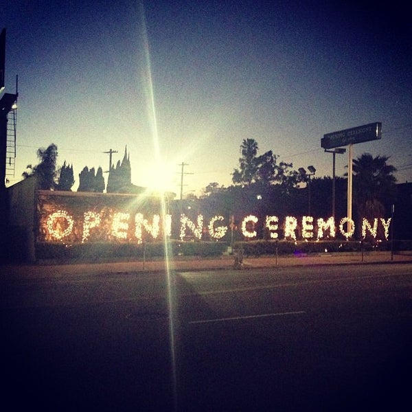 รูปภาพถ่ายที่ Opening Ceremony โดย Jeronimo P. เมื่อ 2/25/2013