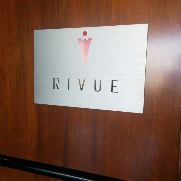 รูปภาพถ่ายที่ RIVUE Restaurant &amp; Lounge โดย JP G. เมื่อ 9/7/2014