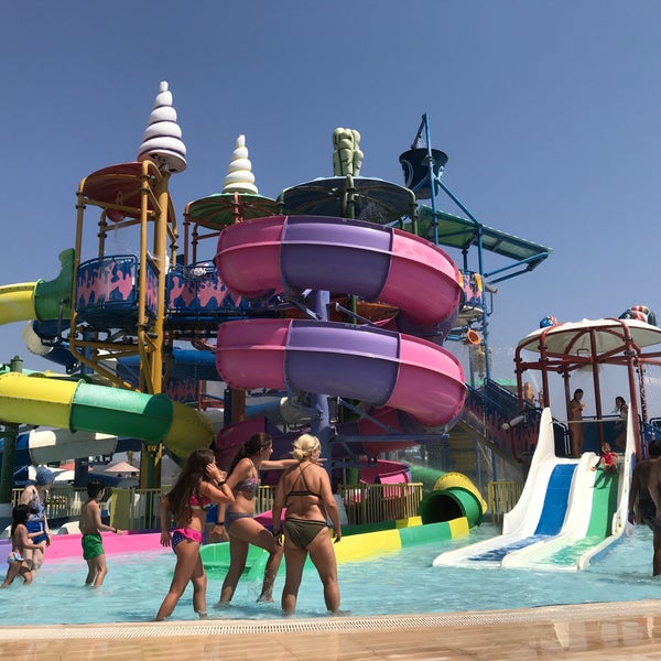 Foto diambil di Oasis Aquapark oleh SERAY pada 8/16/2019