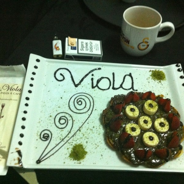 รูปภาพถ่ายที่ Viola Cafe Pastane โดย Fehmiye K. เมื่อ 5/31/2013