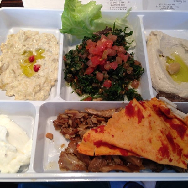 6/22/2013にOlivier K.がObeirut Lebanese Cuisineで撮った写真