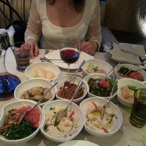 9/19/2014にEsra A.がObeirut Lebanese Cuisineで撮った写真