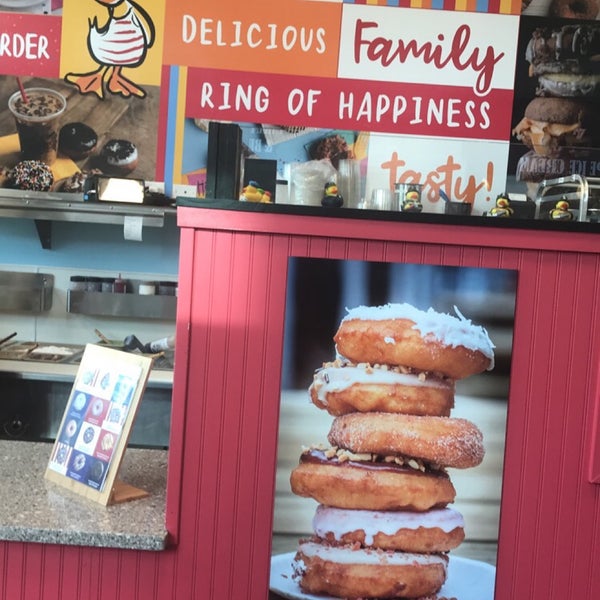 Foto diambil di Duck Donuts - KOP Town Center oleh Majed pada 5/22/2019