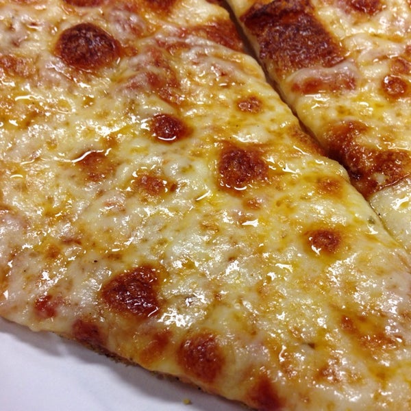 2/21/2014にRyan L.がRosa&#39;s Fresh Pizzaで撮った写真
