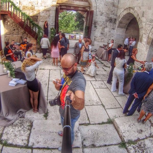 Foto tomada en Akhan Kervansaray Restaurant &amp; Bar  por Çağlar A. el 8/14/2015
